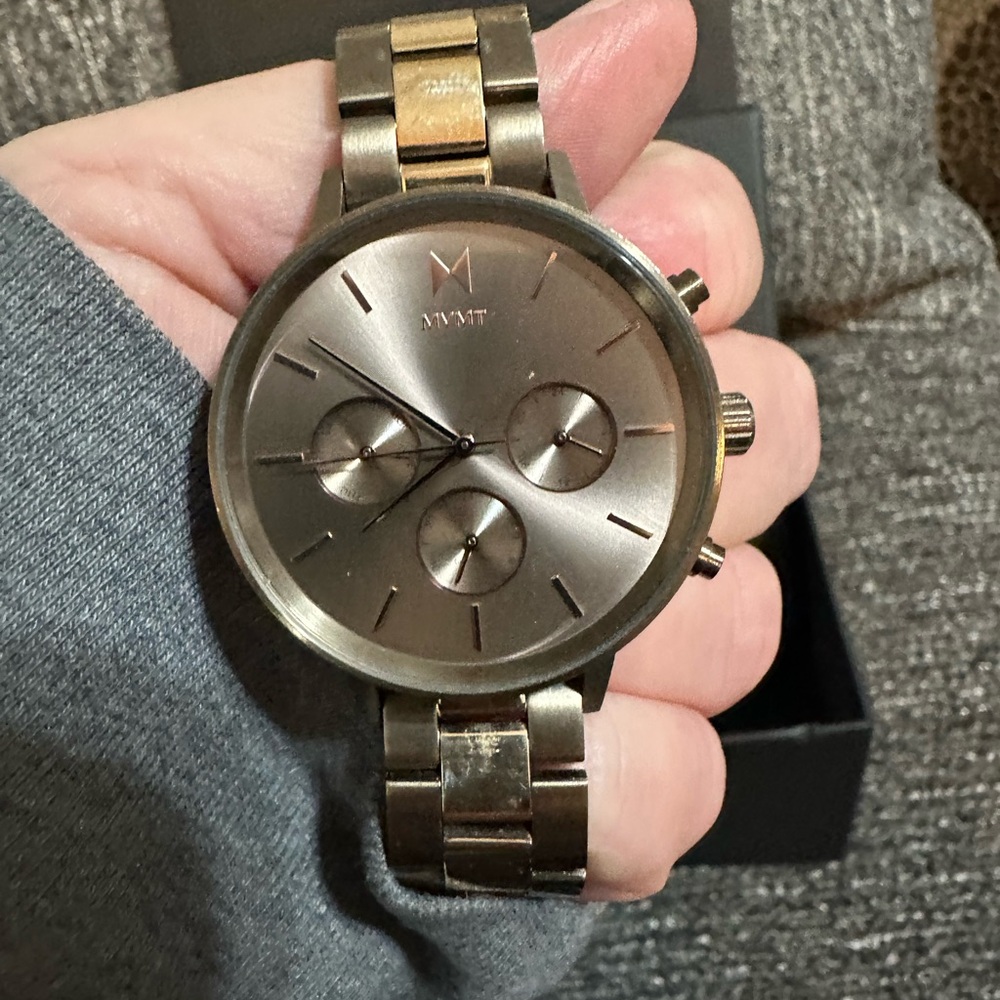 MVMT Gold Watch - Picture 4 of 7